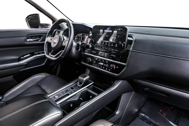 Photo of 2022 Pearl White Tricoat Nissan Pathfinder