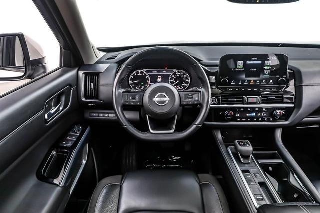 Photo of 2022 Pearl White Tricoat Nissan Pathfinder