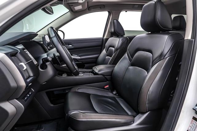 Photo of 2022 Pearl White Tricoat Nissan Pathfinder