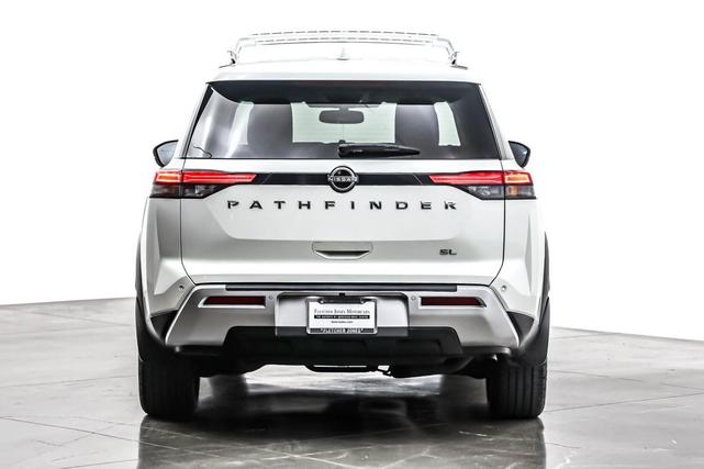 Photo of 2022 Pearl White Tricoat Nissan Pathfinder
