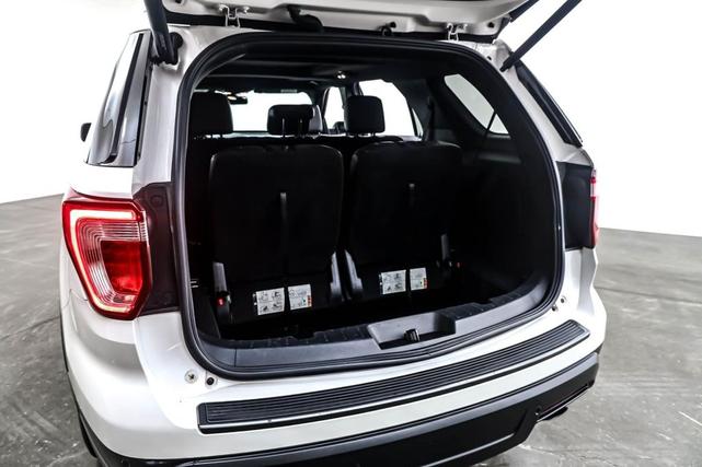 Photo of 2018 White Platinum Metallic Tri-Coat Ford Explorer