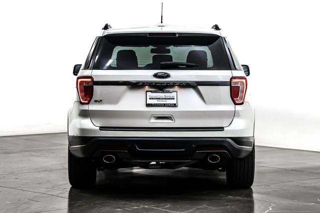 Photo of 2018 White Platinum Metallic Tri-Coat Ford Explorer