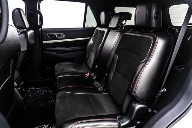 Photo of 2018 White Platinum Metallic Tri-Coat Ford Explorer