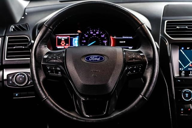 Photo of 2018 White Platinum Metallic Tri-Coat Ford Explorer