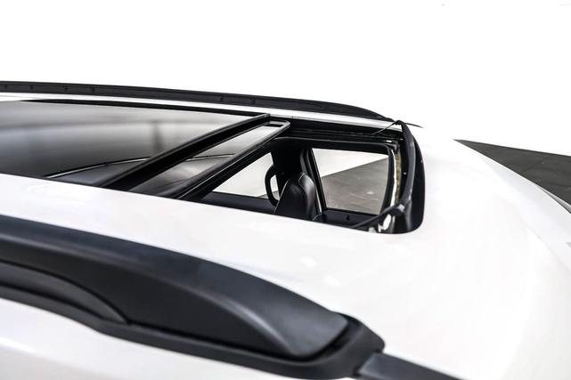 Photo of 2018 White Platinum Metallic Tri-Coat Ford Explorer