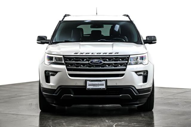 Photo of 2018 White Platinum Metallic Tri-Coat Ford Explorer