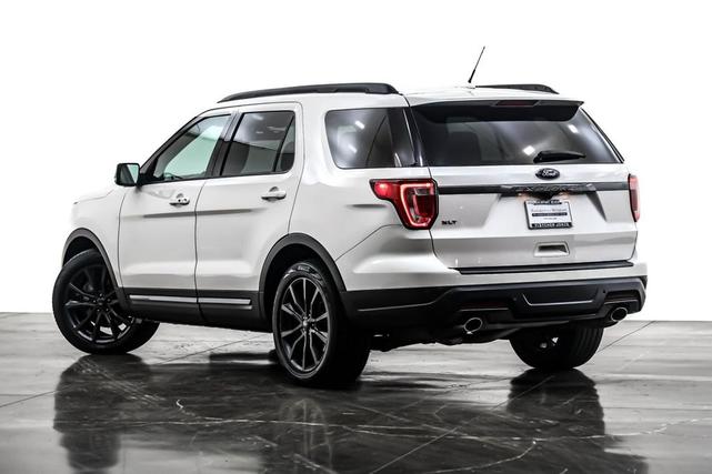 Photo of 2018 White Platinum Metallic Tri-Coat Ford Explorer