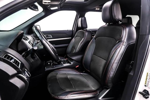 Photo of 2018 White Platinum Metallic Tri-Coat Ford Explorer