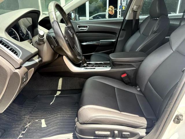 Photo of 2018 WHITE Acura TLX