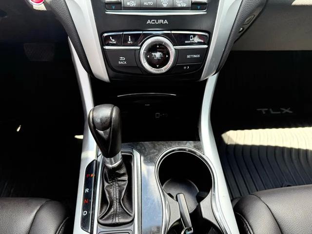 Photo of 2018 WHITE Acura TLX