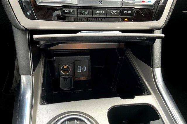 Photo of 2022 Oxford White Ford Explorer