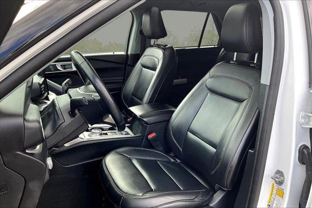 Photo of 2022 Oxford White Ford Explorer