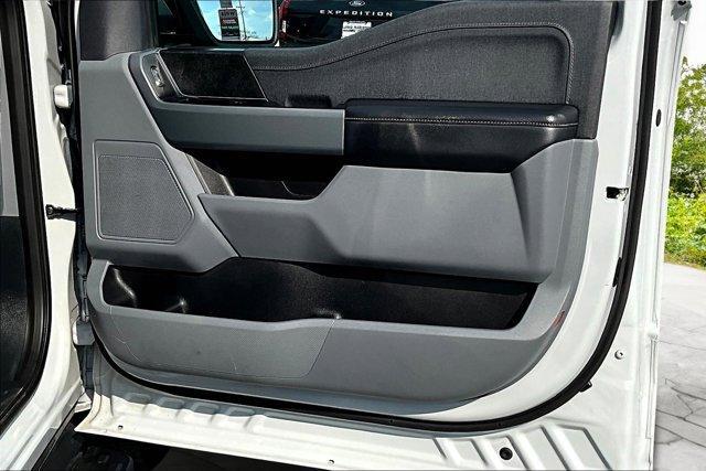 Photo of 2023 Avalanche Ford F-150 Lightning