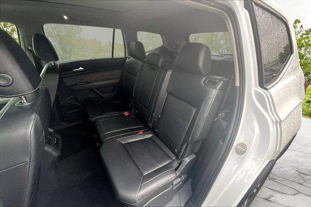 Photo of 2023 Opal White Pearl Effect Volkswagen Atlas
