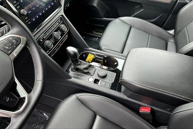 Photo of 2023 Opal White Pearl Effect Volkswagen Atlas