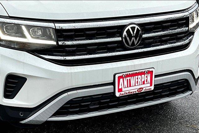 Photo of 2023 Opal White Pearl Effect Volkswagen Atlas