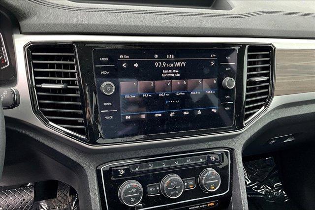 Photo of 2023 Opal White Pearl Effect Volkswagen Atlas