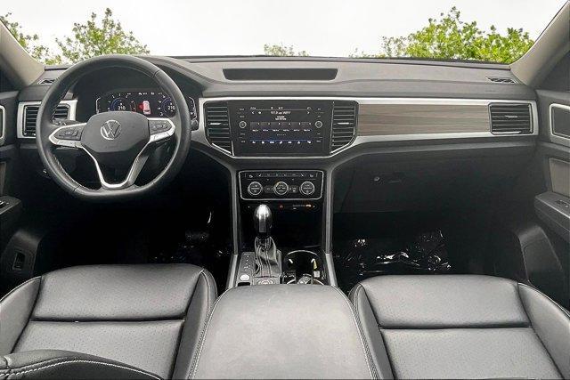 Photo of 2023 Opal White Pearl Effect Volkswagen Atlas