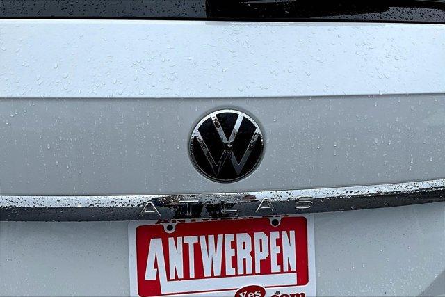 Photo of 2023 Opal White Pearl Effect Volkswagen Atlas