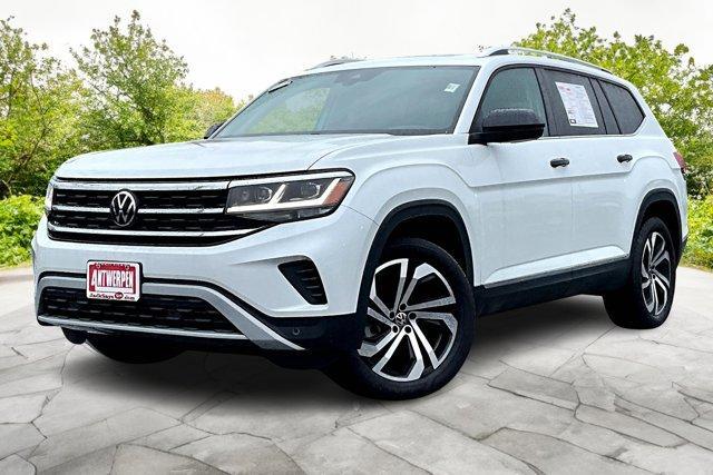 Photo of 2023 Opal White Pearl Effect Volkswagen Atlas