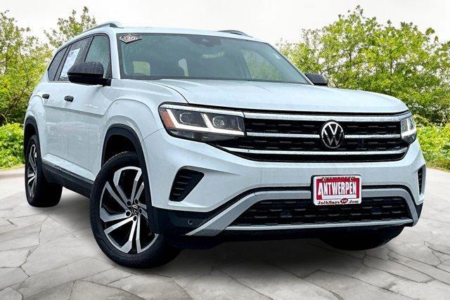 Photo of 2023 Opal White Pearl Effect Volkswagen Atlas