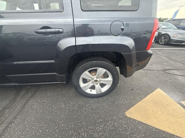 Photo of 2014 Maximum Steel Metallic Clearcoat Jeep Patriot