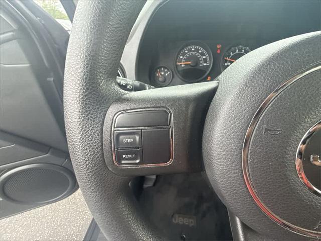 Photo of 2014 Maximum Steel Metallic Clearcoat Jeep Patriot