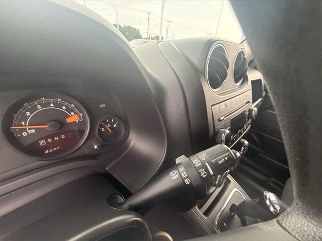 Photo of 2014 Maximum Steel Metallic Clearcoat Jeep Patriot