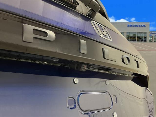 Photo of 2025 Obsidian Blue Pearl Honda Pilot