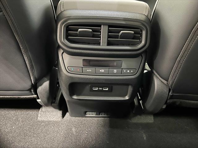 Photo of 2025 Obsidian Blue Pearl Honda Pilot