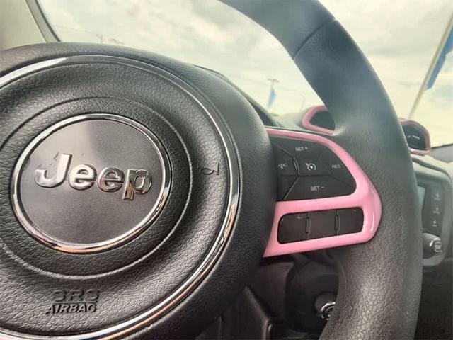 Photo of 2019 Glacier Metallic Clearcoat Jeep Renegade