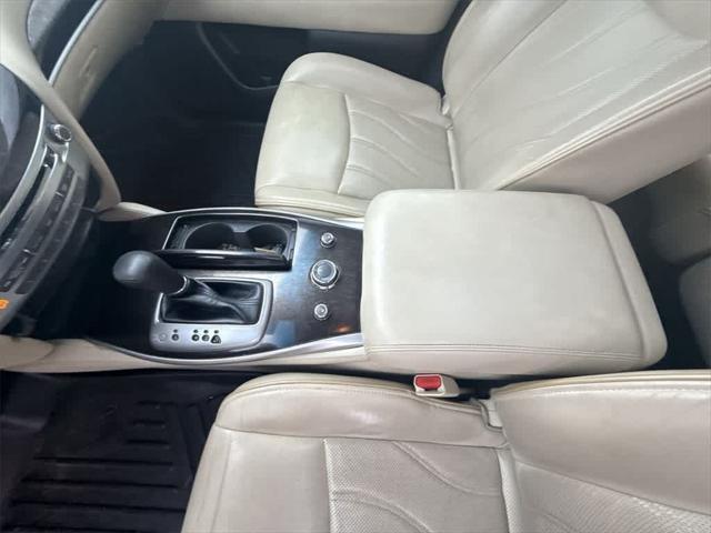 Photo of 2015 Majestic White INFINITI QX60