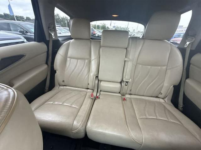 Photo of 2015 Majestic White INFINITI QX60