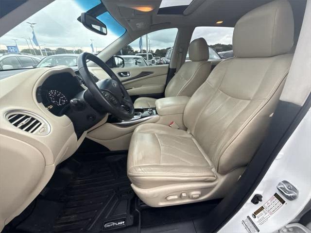 Photo of 2015 Majestic White INFINITI QX60