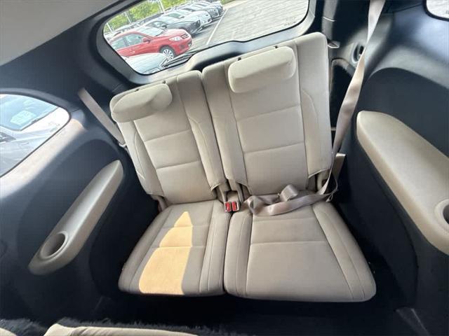 Photo of 2015 Bright White Clearcoat Dodge Durango