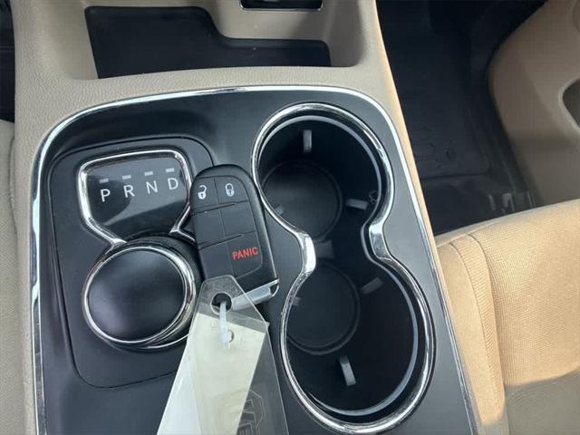 Photo of 2015 Bright White Clearcoat Dodge Durango