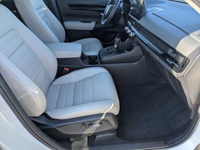 Photo of 2024 Platinum White Pearl Honda CR-V