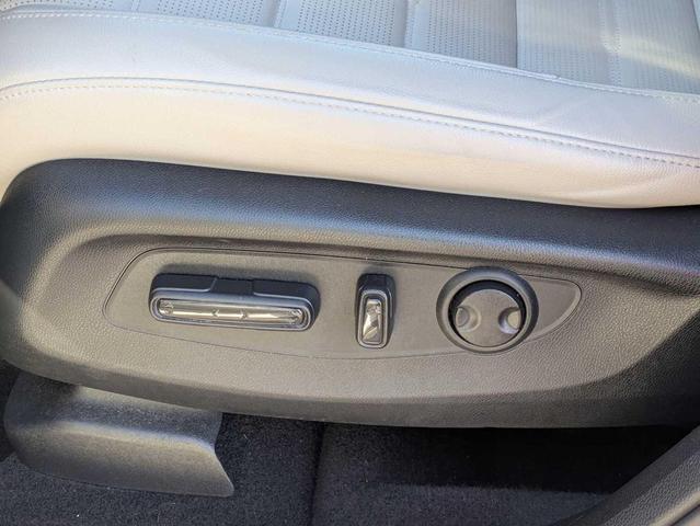 Photo of 2024 Platinum White Pearl Honda CR-V