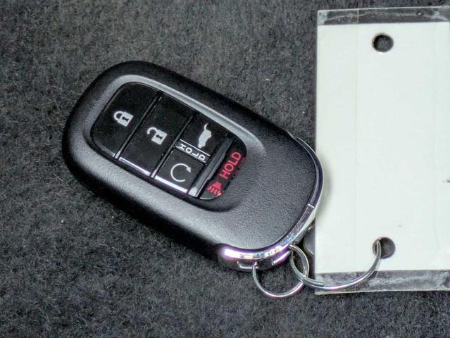 Photo of 2024 Platinum White Pearl Honda CR-V