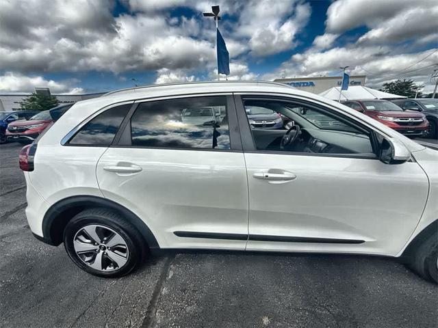 Photo of 2019 Snow White Pearl Kia Niro