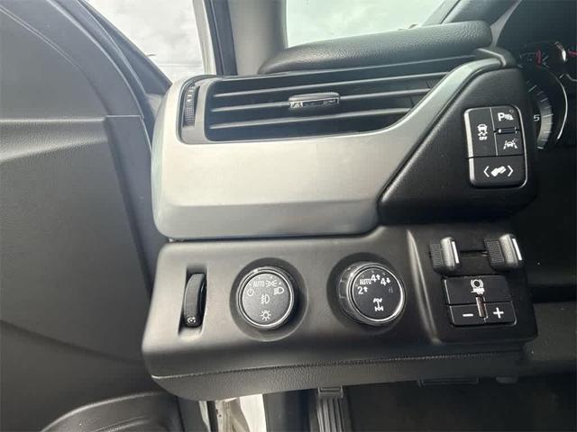 Photo of 2018 Summit White Chevrolet Tahoe