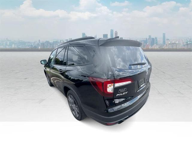 Photo of 2016 Blue Honda Pilot