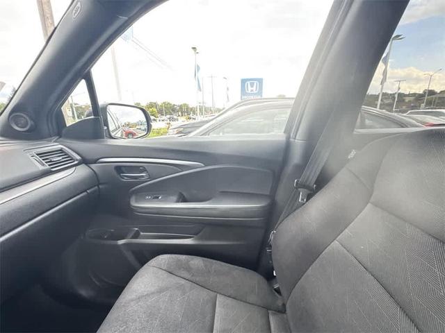 Photo of 2016 Blue Honda Pilot