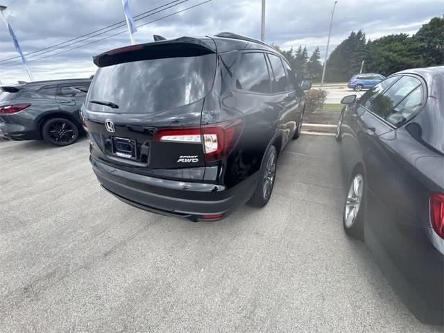 Photo of 2016 Blue Honda Pilot