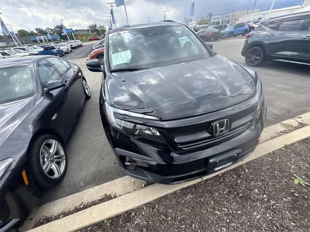 Photo of 2016 Blue Honda Pilot