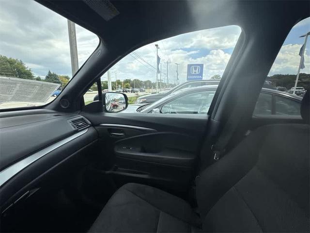 Photo of 2016 Blue Honda Pilot