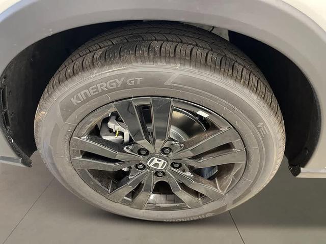 Photo of 2026 Platinum White Pearl Honda HR-V