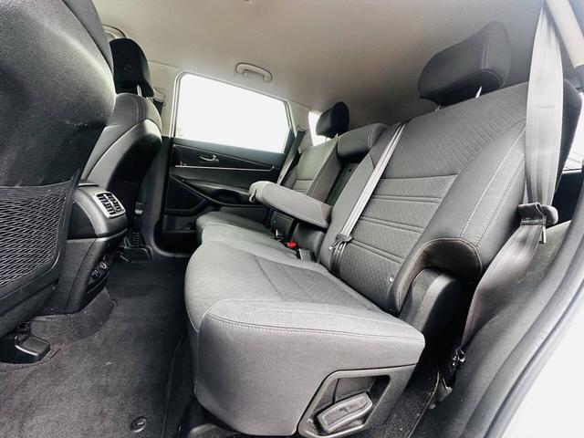 Photo of 2017 Snow White Pearl Kia Sorento