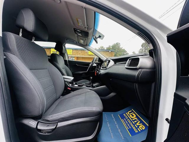 Photo of 2017 Snow White Pearl Kia Sorento