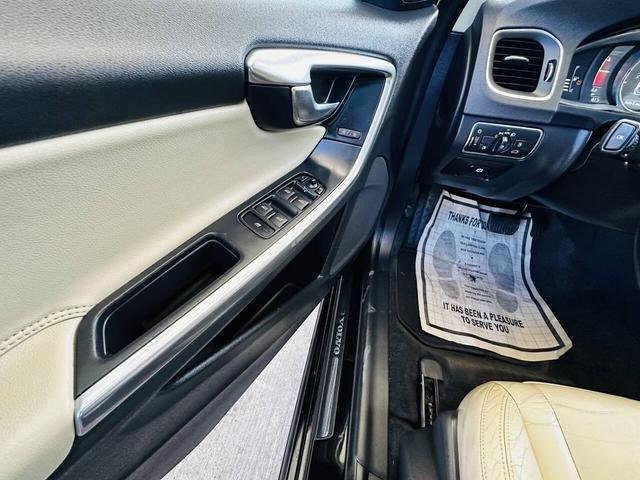 Photo of 2015 Black Stone Volvo V60 Cross Country